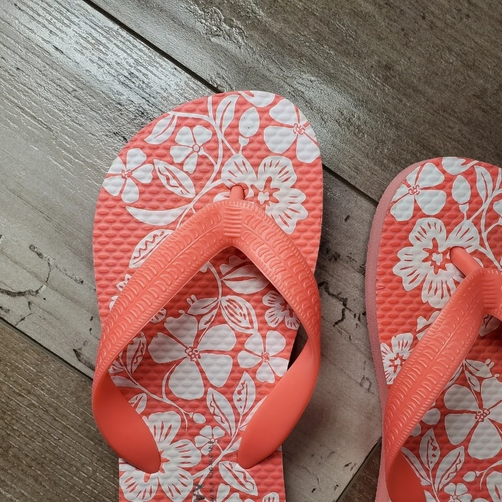 Old Navy Peach Coral Floral Girl Flip Flops Size 12/13 EUC